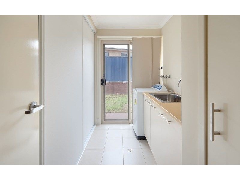 8 Mulberry Court, Lavington NSW 2641