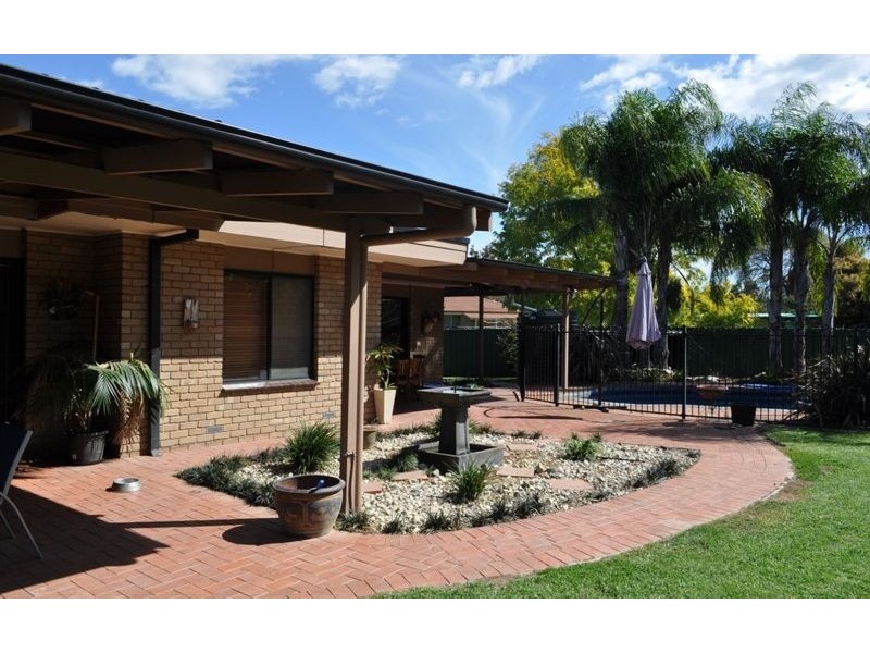 335 Parkland Crescent, Lavington NSW 2641