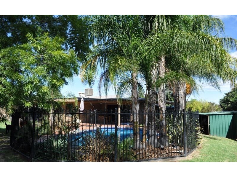 335 Parkland Crescent, Lavington NSW 2641
