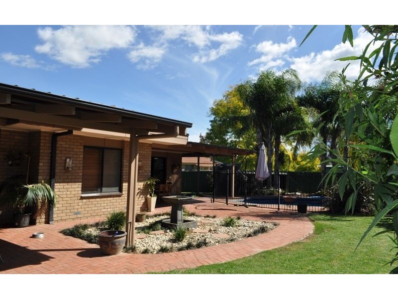 335 Parkland Crescent, Lavington NSW 2641