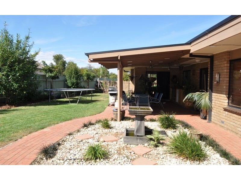 335 Parkland Crescent, Lavington NSW 2641