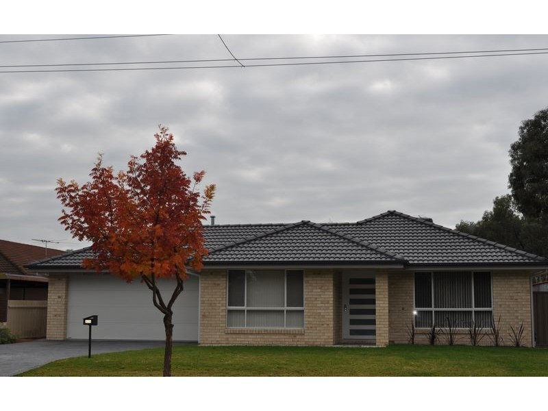 376 Kaitlers Road, Lavington NSW 2641