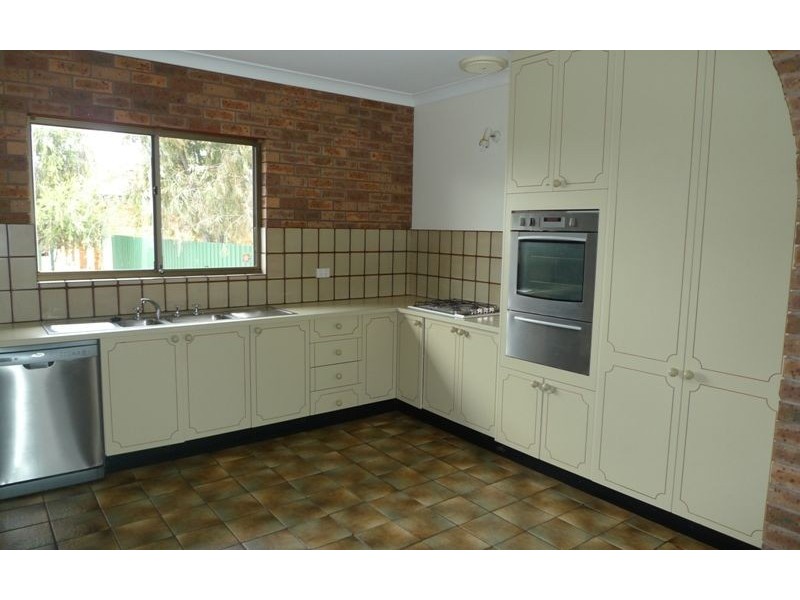 119 Redlands Road, Corowa NSW 2646