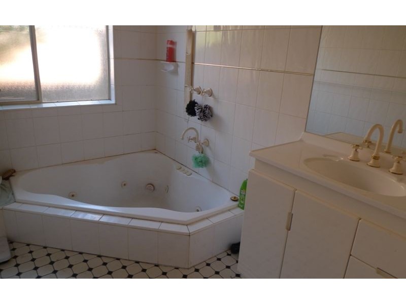 828 Mate Street, Albury NSW 2640