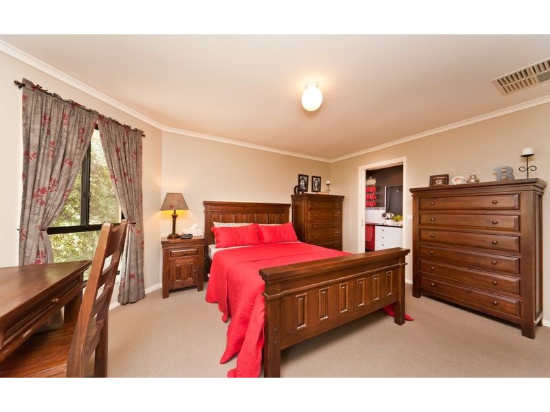 49 Daysdale Way, Thurgoona NSW 2640