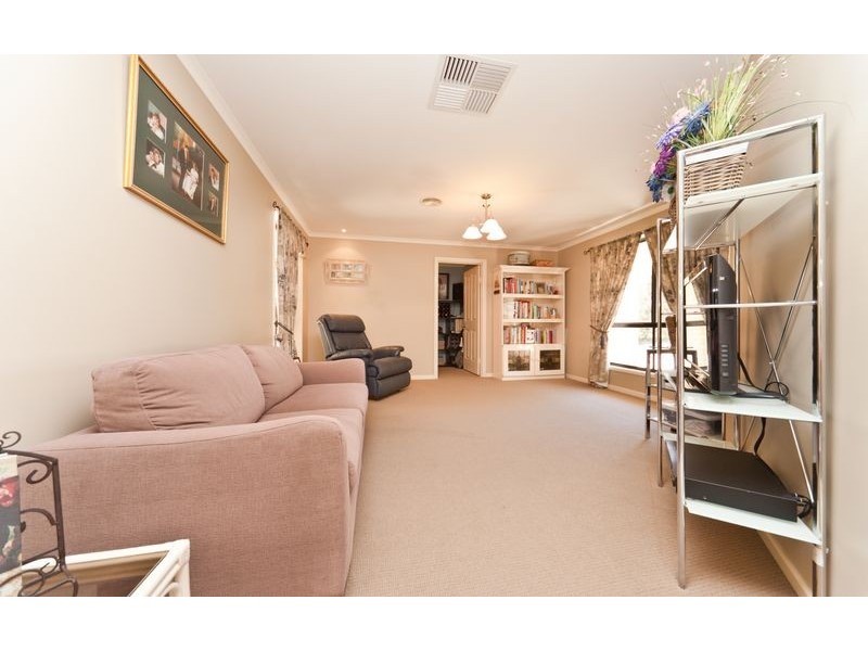 49 Daysdale Way, Thurgoona NSW 2640