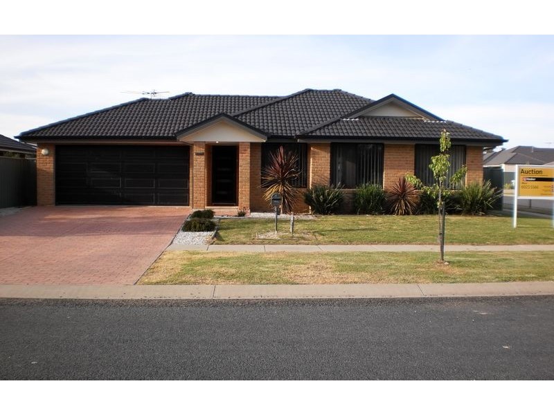5 Emily Court, Howlong NSW 2643