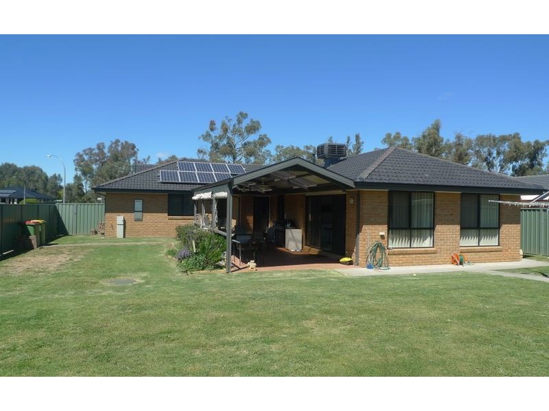 5 Emily Court, Howlong NSW 2643