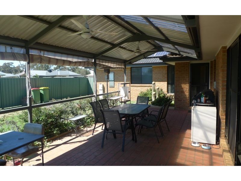 5 Emily Court, Howlong NSW 2643