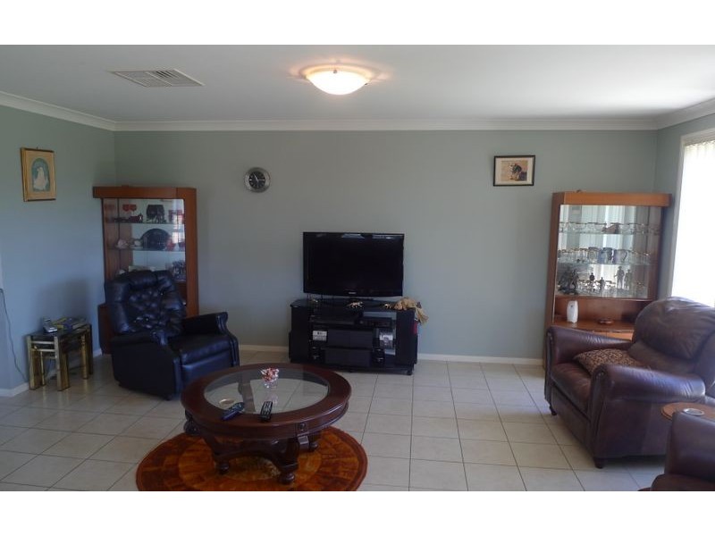 5 Emily Court, Howlong NSW 2643