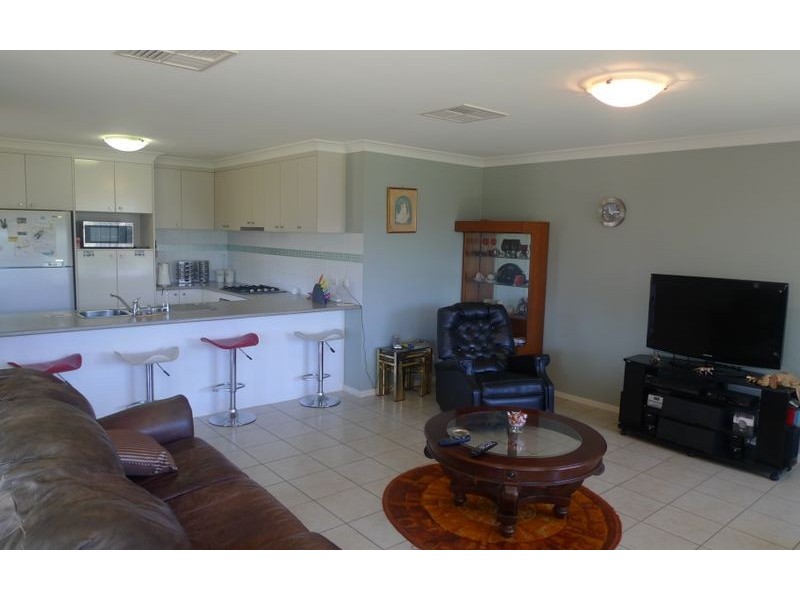 5 Emily Court, Howlong NSW 2643