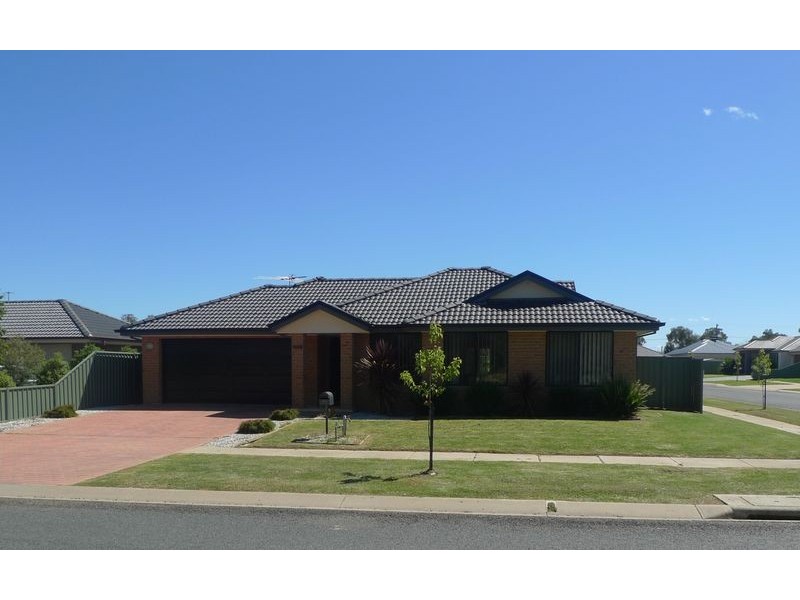 5 Emily Court, Howlong NSW 2643