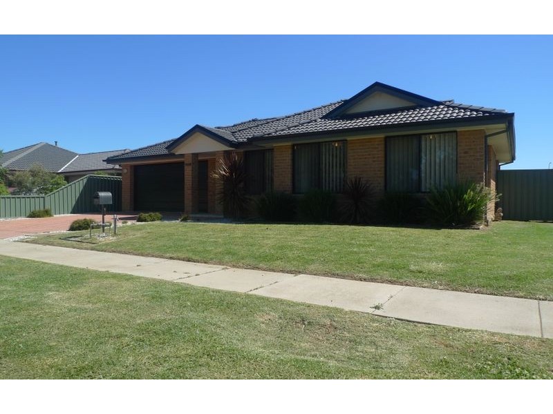 5 Emily Court, Howlong NSW 2643