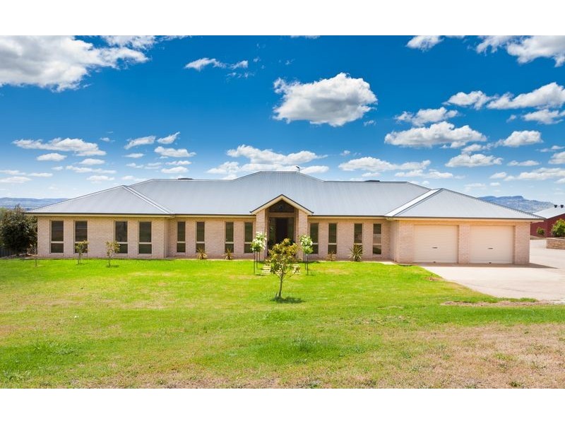 91 Alexandra Way, Table Top NSW 2640