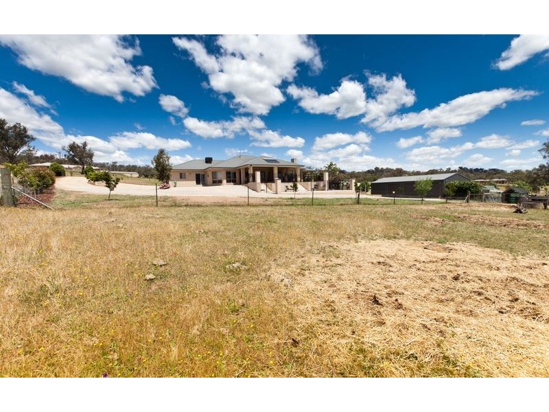 91 Alexandra Way, Table Top NSW 2640