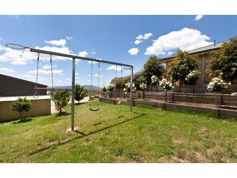91 Alexandra Way, Table Top NSW 2640