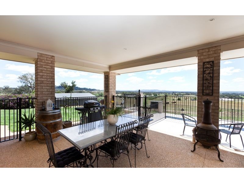 91 Alexandra Way, Table Top NSW 2640
