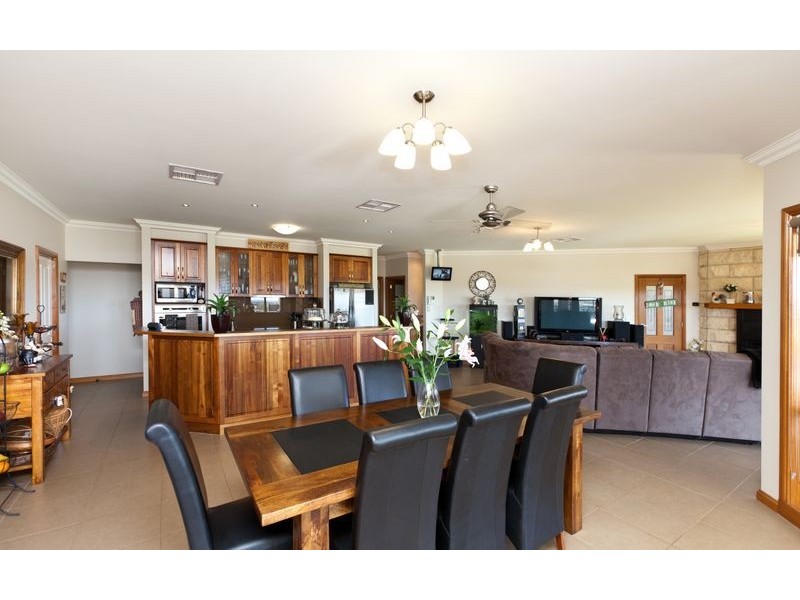 91 Alexandra Way, Table Top NSW 2640
