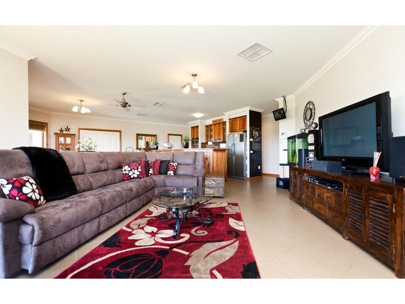 91 Alexandra Way, Table Top NSW 2640