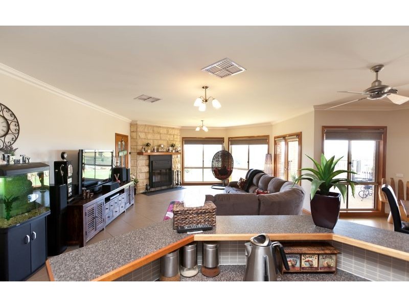 91 Alexandra Way, Table Top NSW 2640