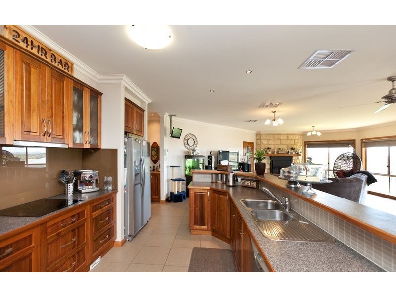 91 Alexandra Way, Table Top NSW 2640