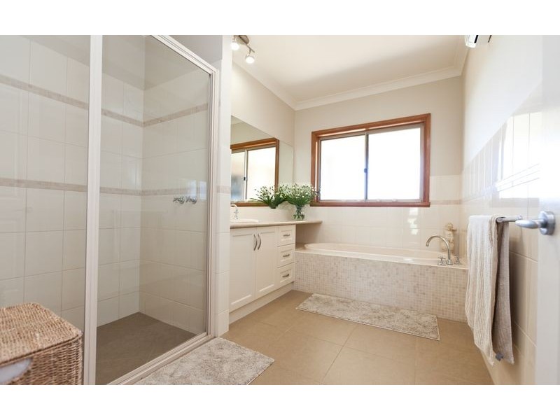 91 Alexandra Way, Table Top NSW 2640