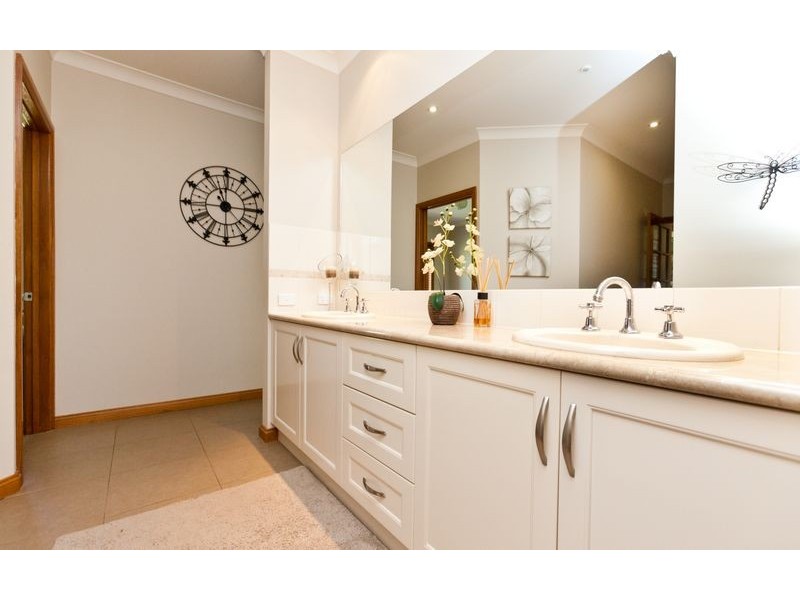 91 Alexandra Way, Table Top NSW 2640
