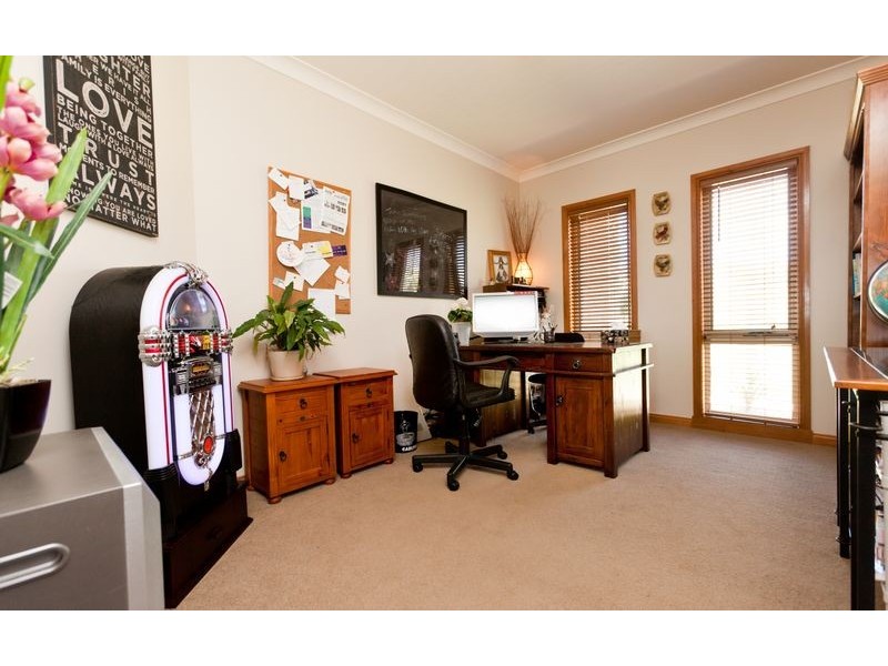 91 Alexandra Way, Table Top NSW 2640