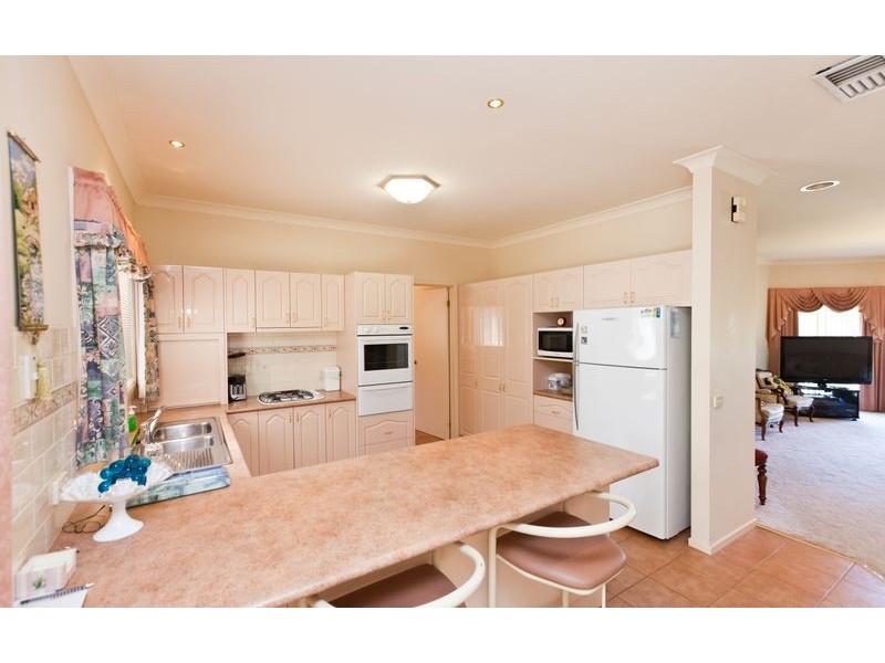 54 Southernview Drive, Albury NSW 2640