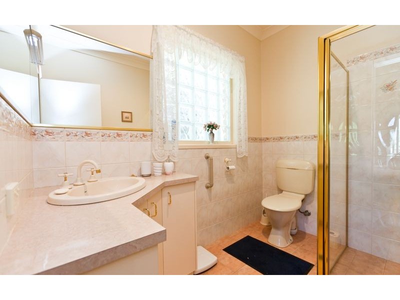 54 Southernview Drive, Albury NSW 2640