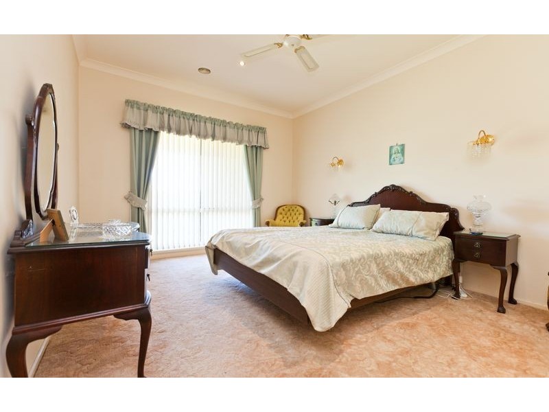 54 Southernview Drive, Albury NSW 2640