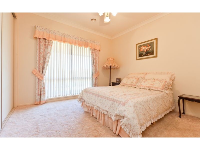 54 Southernview Drive, Albury NSW 2640