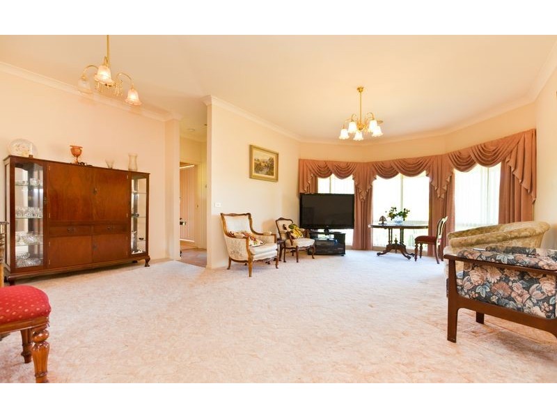 54 Southernview Drive, Albury NSW 2640