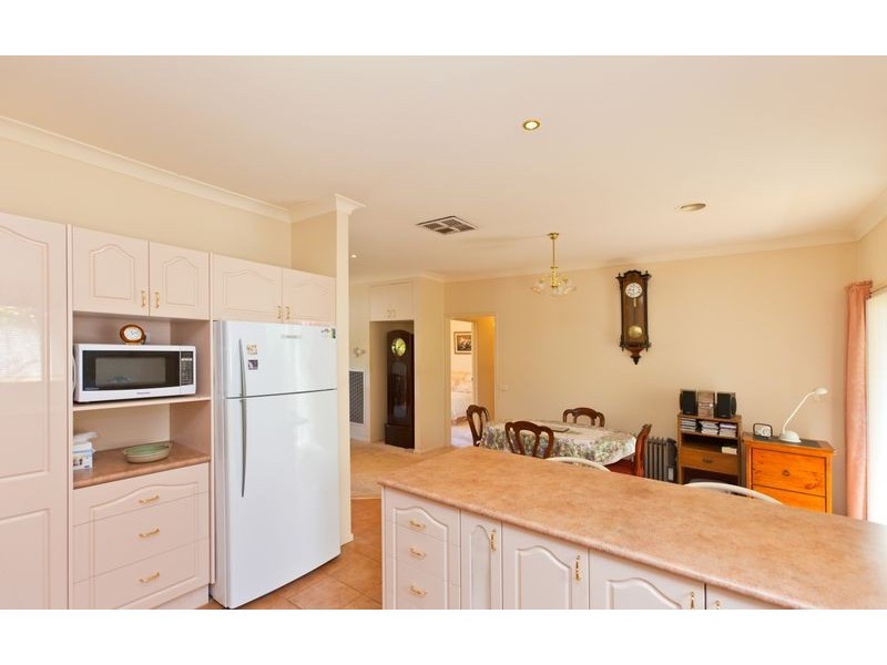 54 Southernview Drive, Albury NSW 2640