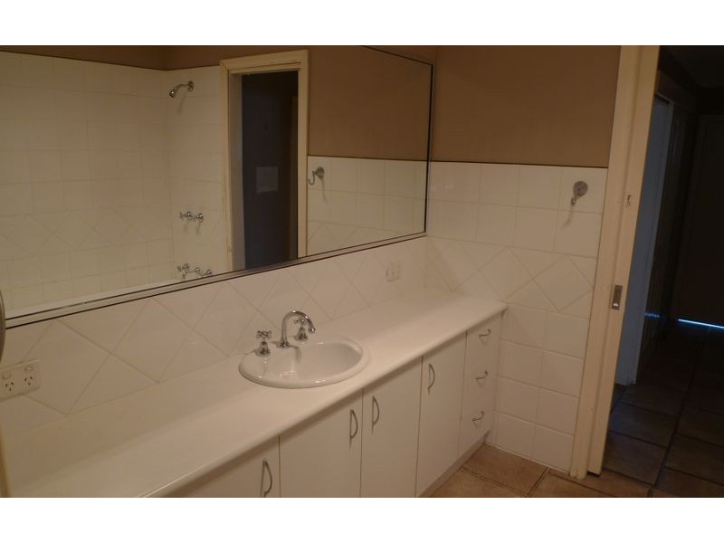 387 Eden Street, Lavington NSW 2641