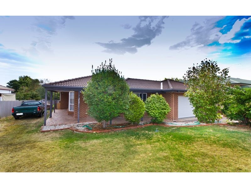 73 Southernview Drive, West Albury NSW 2640
