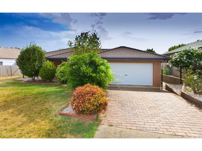 73 Southernview Drive, West Albury NSW 2640