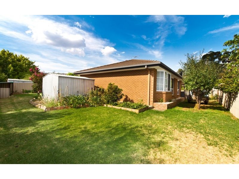 73 Southernview Drive, West Albury NSW 2640