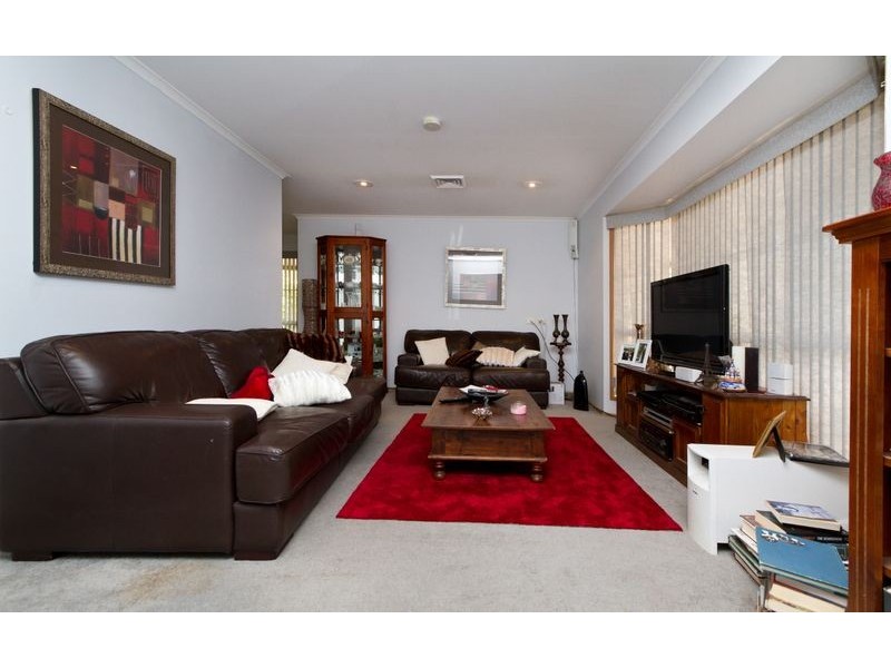 73 Southernview Drive, West Albury NSW 2640