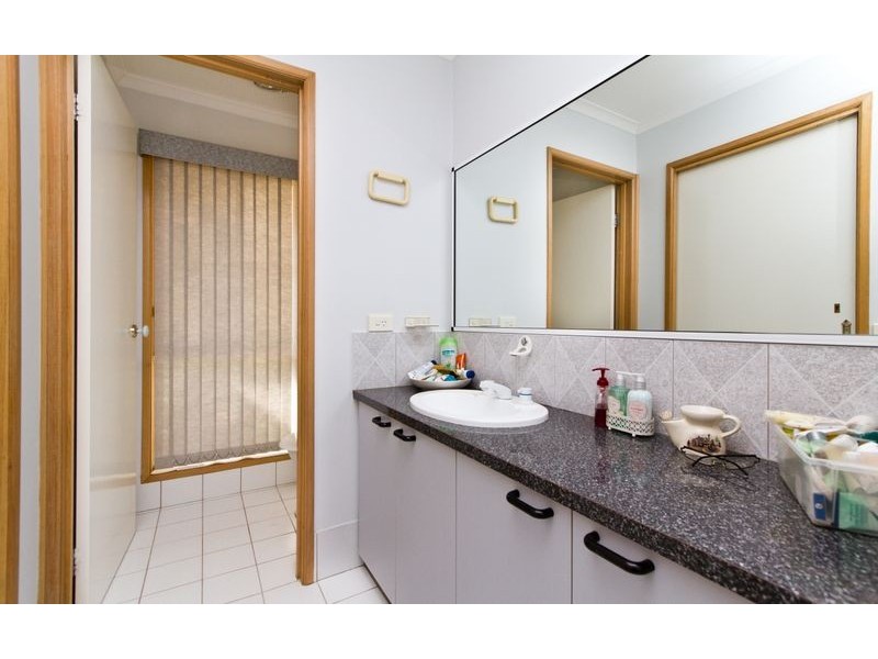 73 Southernview Drive, West Albury NSW 2640