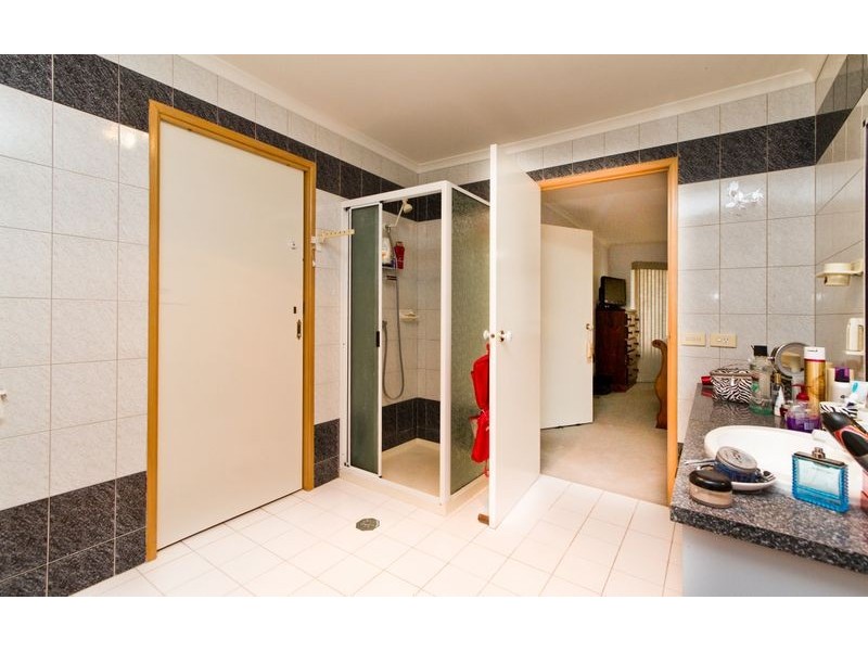 73 Southernview Drive, West Albury NSW 2640