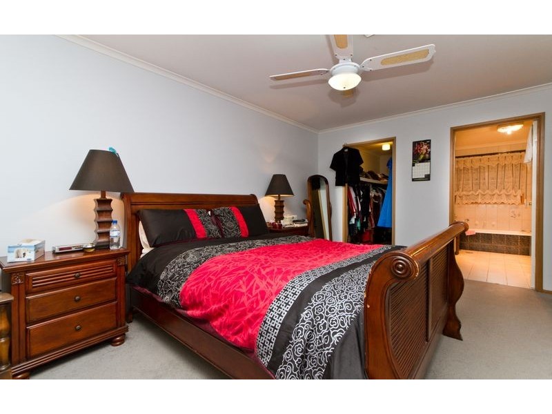 73 Southernview Drive, West Albury NSW 2640