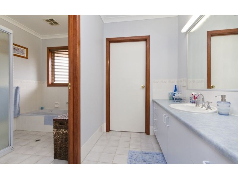 22 Sarson Road, Lavington NSW 2641