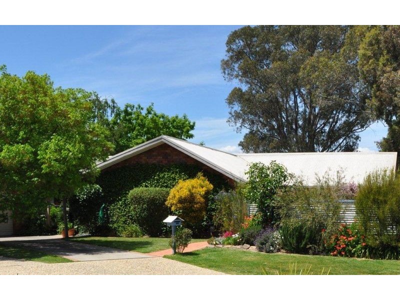 13 Troon Court, Thurgoona NSW 2640