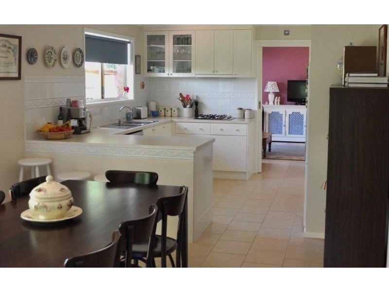 13 Troon Court, Thurgoona NSW 2640