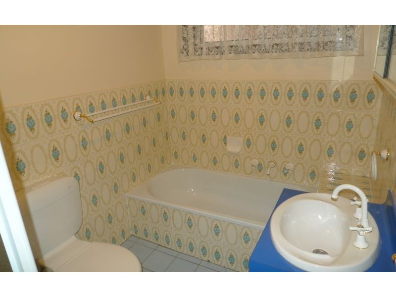 1/410 Kotthoff Street, Lavington NSW 2641