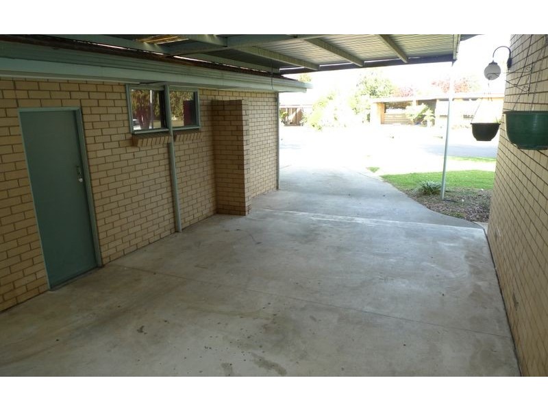 332 Haines Court, Lavington NSW 2641