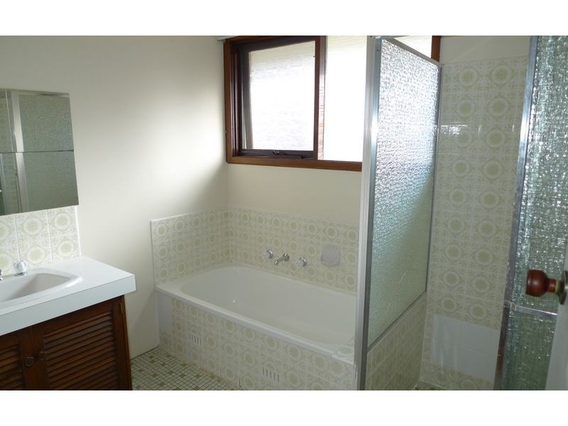 332 Haines Court, Lavington NSW 2641