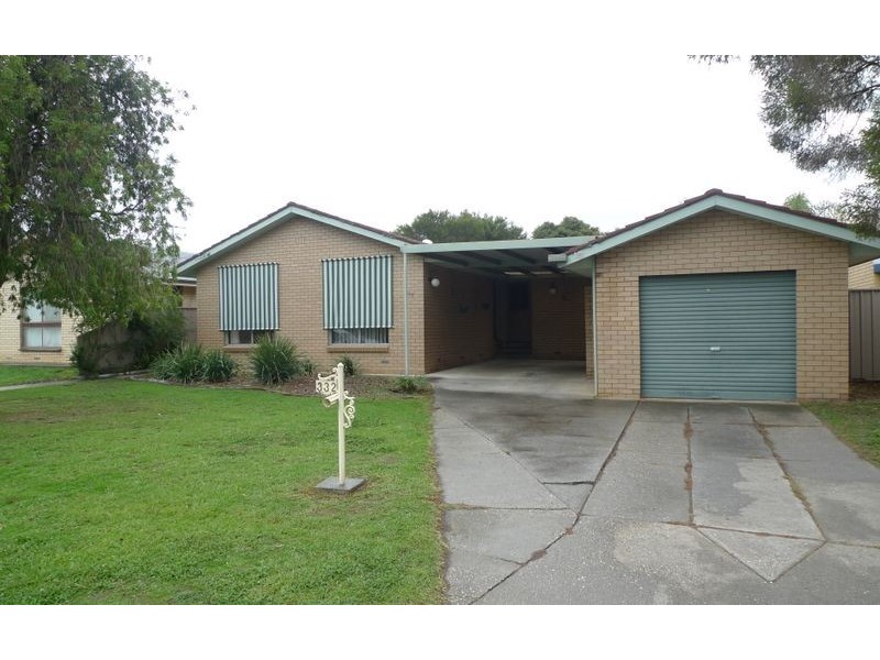 332 Haines Court, Lavington NSW 2641
