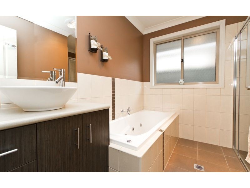 24 Squirrel Glider Drive, Thurgoona NSW 2640